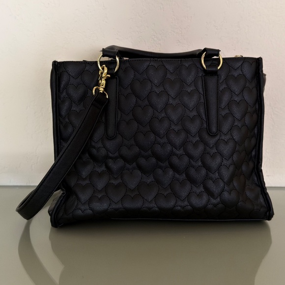 Betsey Johnson Quilted Hearts Design Shoulder Bag - Picture 2 of 3